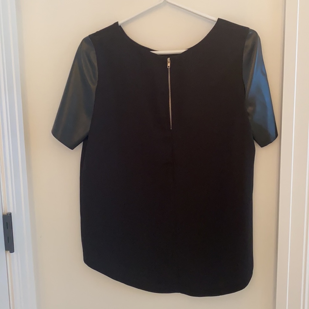 T-shirt With Leather Sleeves - Picture 2 of 2